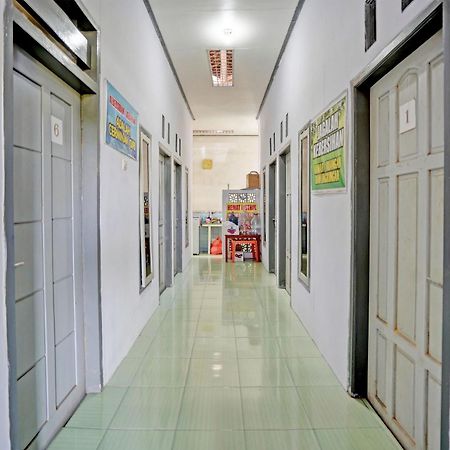Hotel Oyo Life 92937 Kost Putri Sarkara Syariah Banyuwangi  Esterno foto