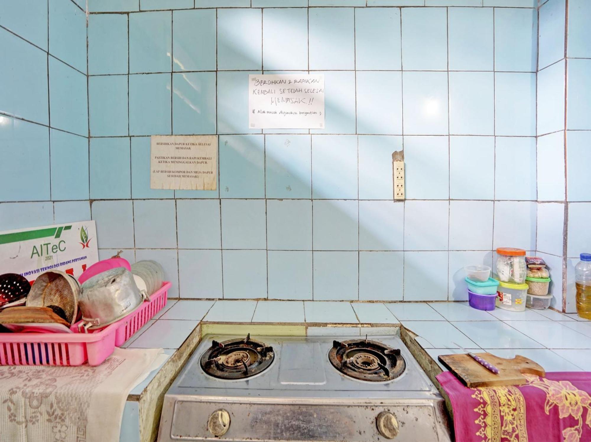 Hotel Oyo Life 92937 Kost Putri Sarkara Syariah Banyuwangi  Esterno foto