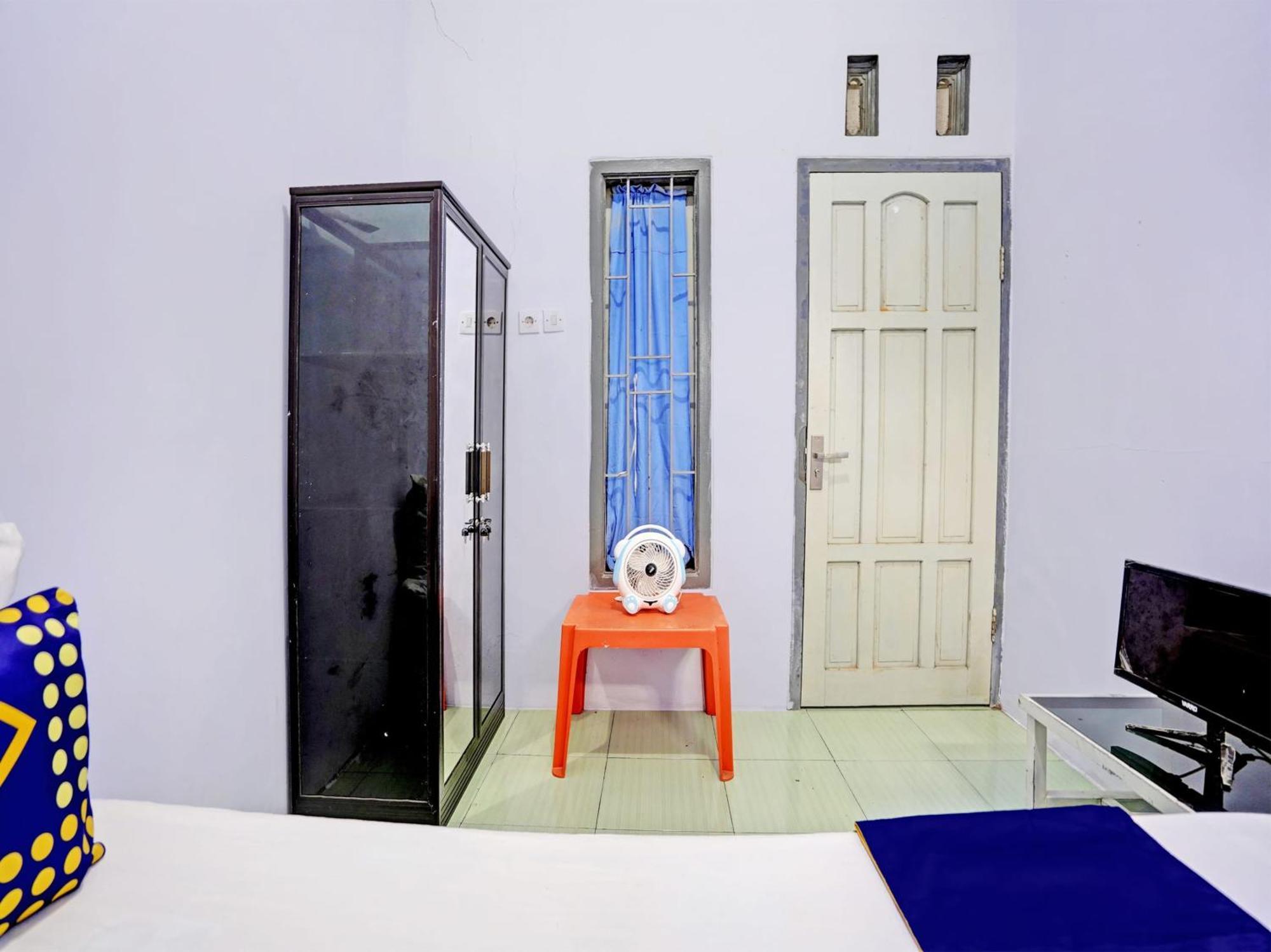 Hotel Oyo Life 92937 Kost Putri Sarkara Syariah Banyuwangi  Esterno foto