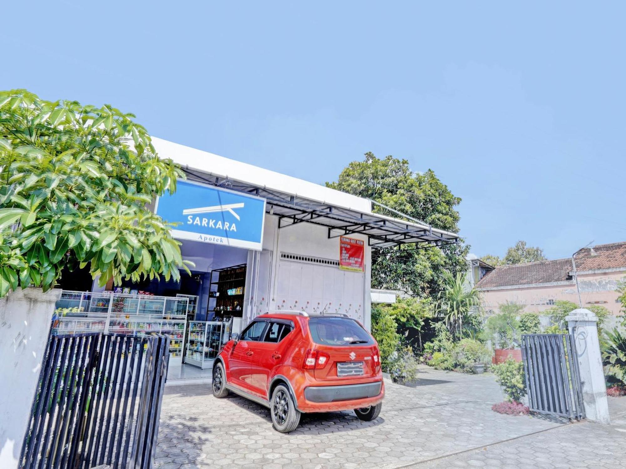 Hotel Oyo Life 92937 Kost Putri Sarkara Syariah Banyuwangi  Esterno foto