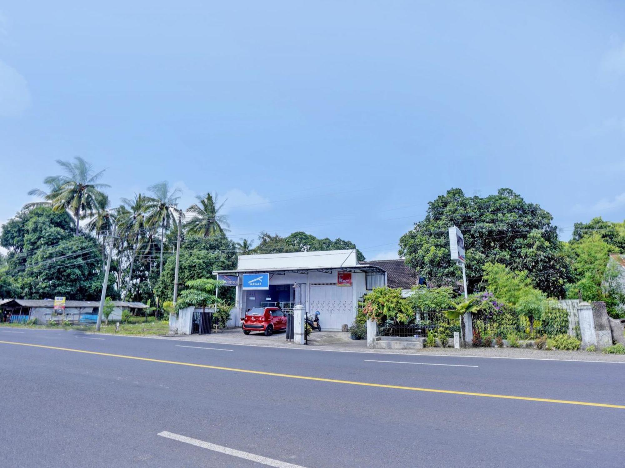Hotel Oyo Life 92937 Kost Putri Sarkara Syariah Banyuwangi  Esterno foto